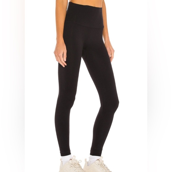 SPANX Look At Me Now Legging in Black
SPANX size large . Great condition! - Picture 1 of 10